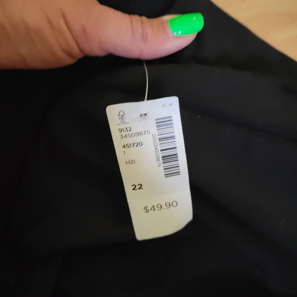 Reitmans slim leg regular length pant, size 22 - Picture 6 of 8